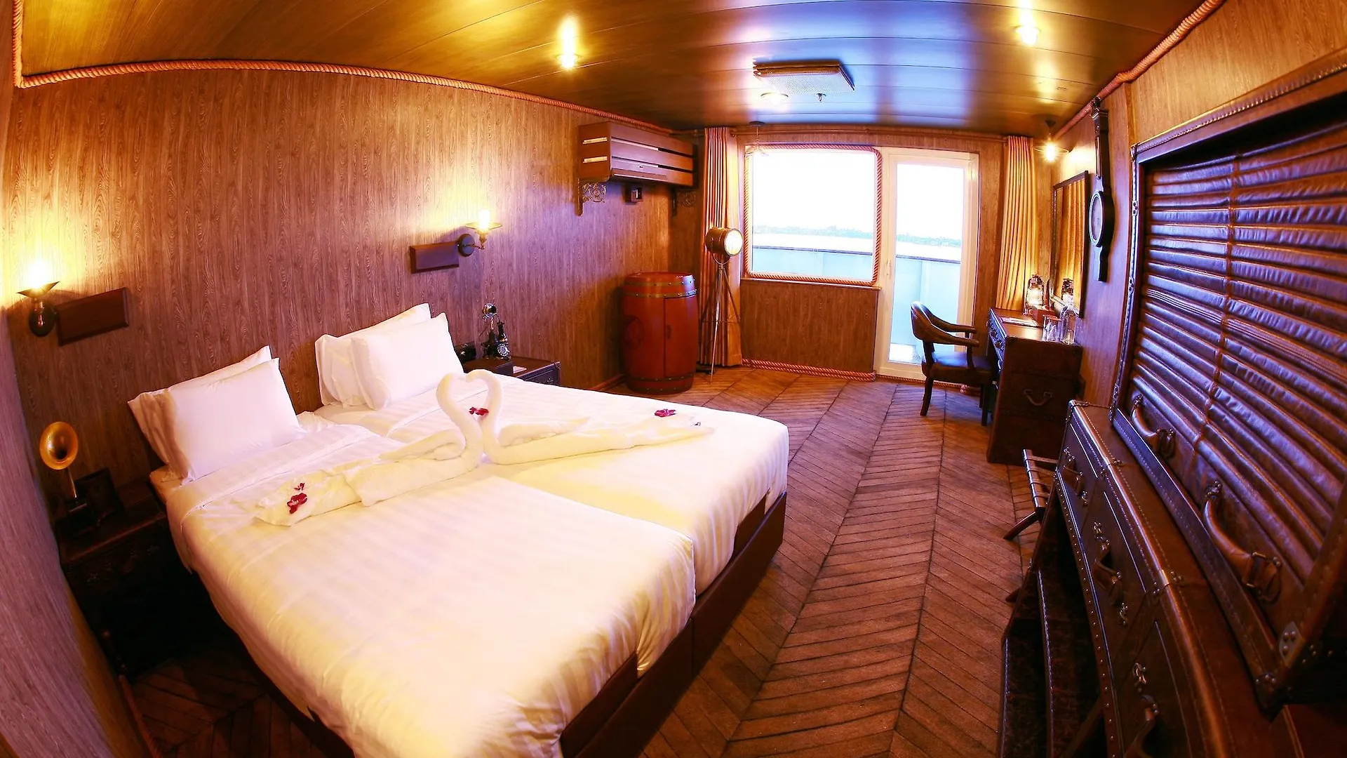 Botel Vintage Luxury Yacht Hotel Rangún