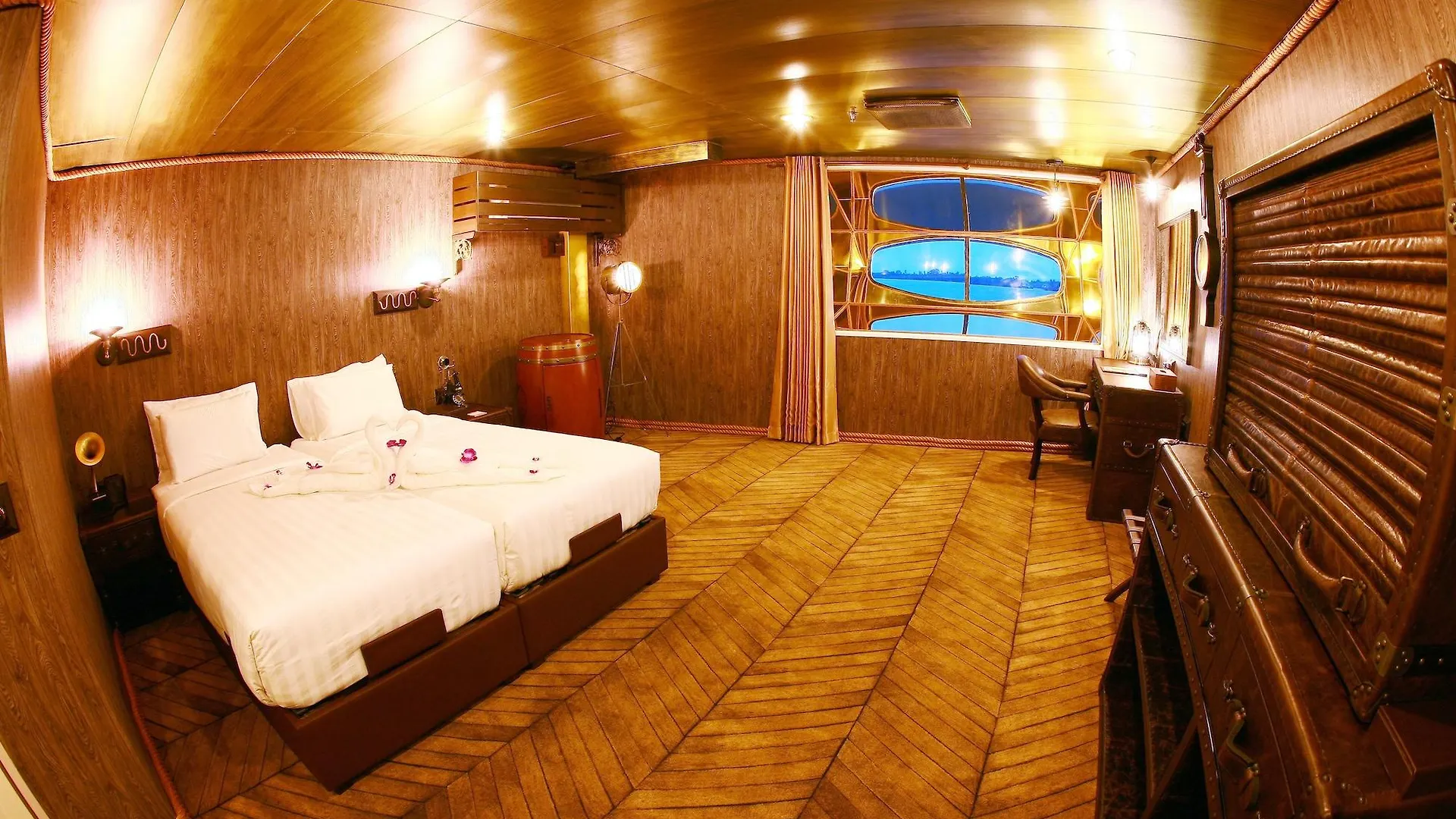 Vintage Luxury Yacht Hotel Yangon 4*,  Myanmar