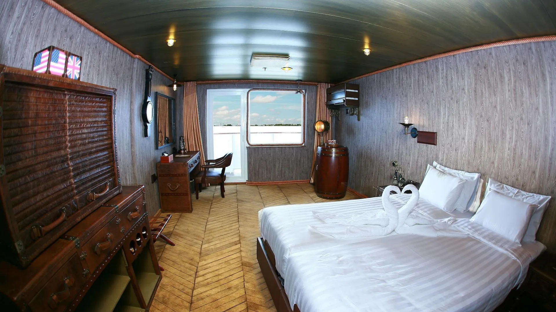 **** Botel Vintage Luxury Yacht Hotel Yangon Myanmar
