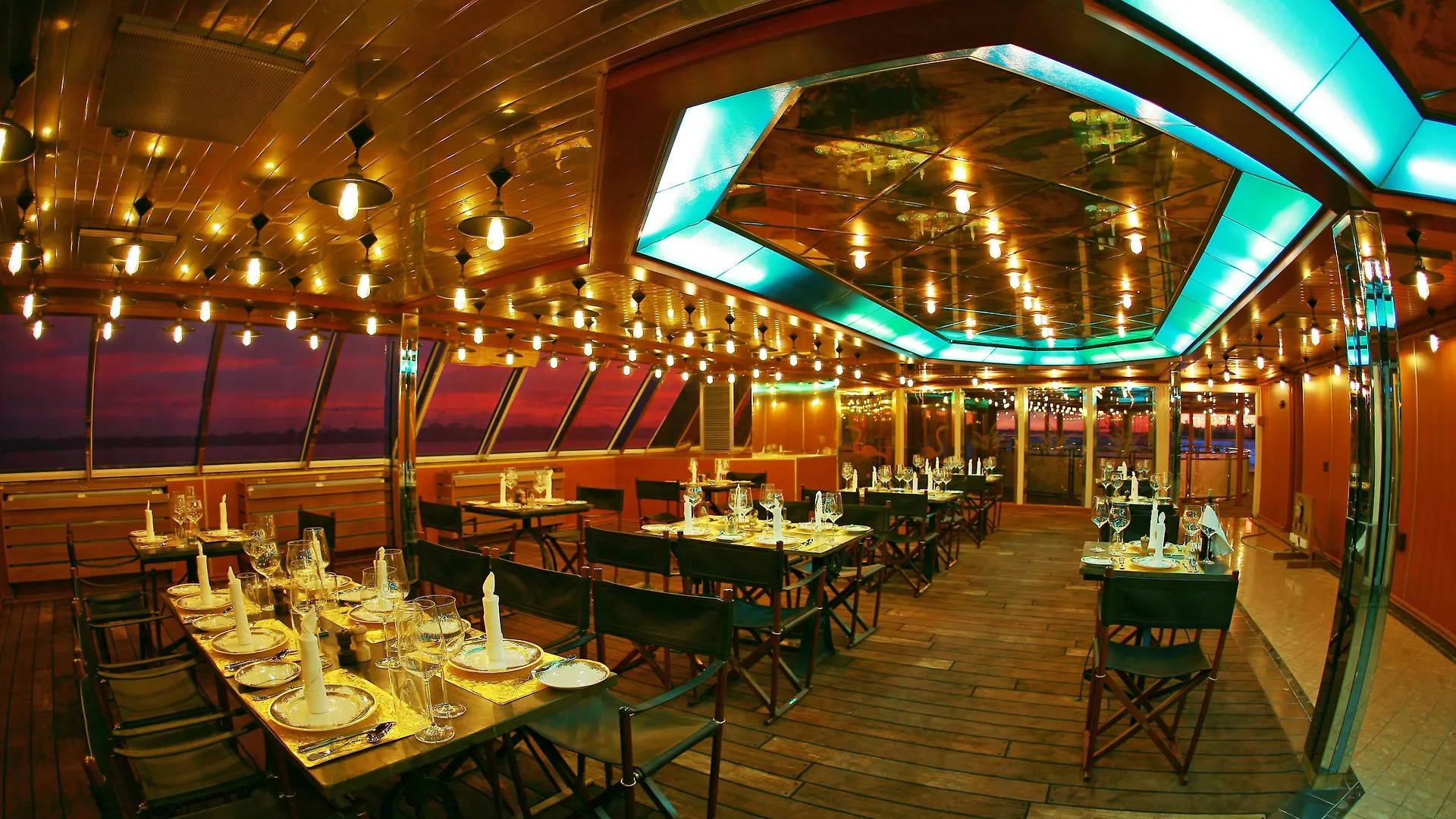 Botel Vintage Luxury Yacht Hotel Yangon