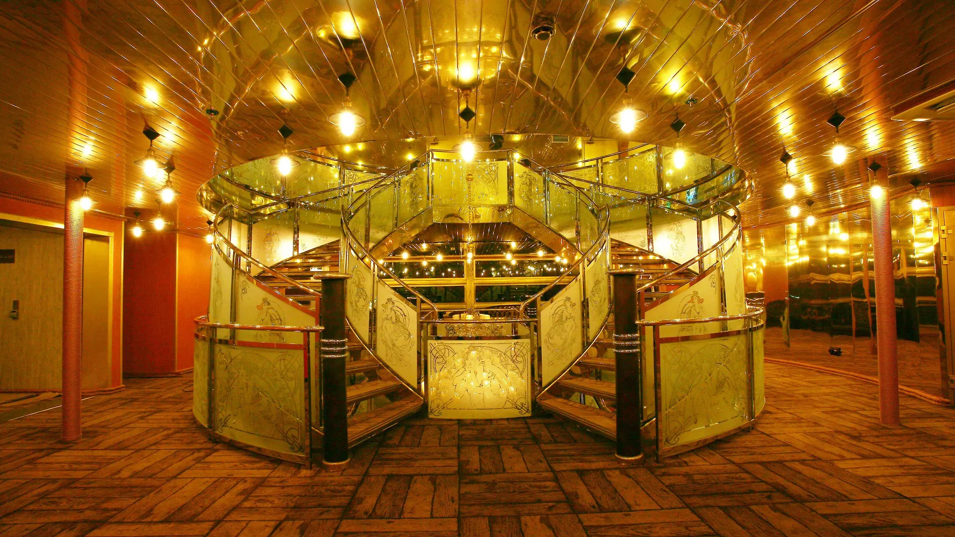 Botel Vintage Luxury Yacht Hotel Yangon