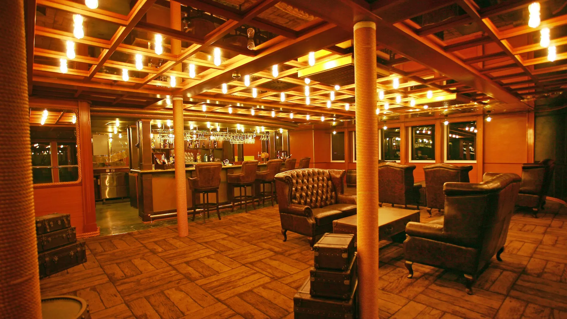 Botel Vintage Luxury Yacht Hotel Yangon