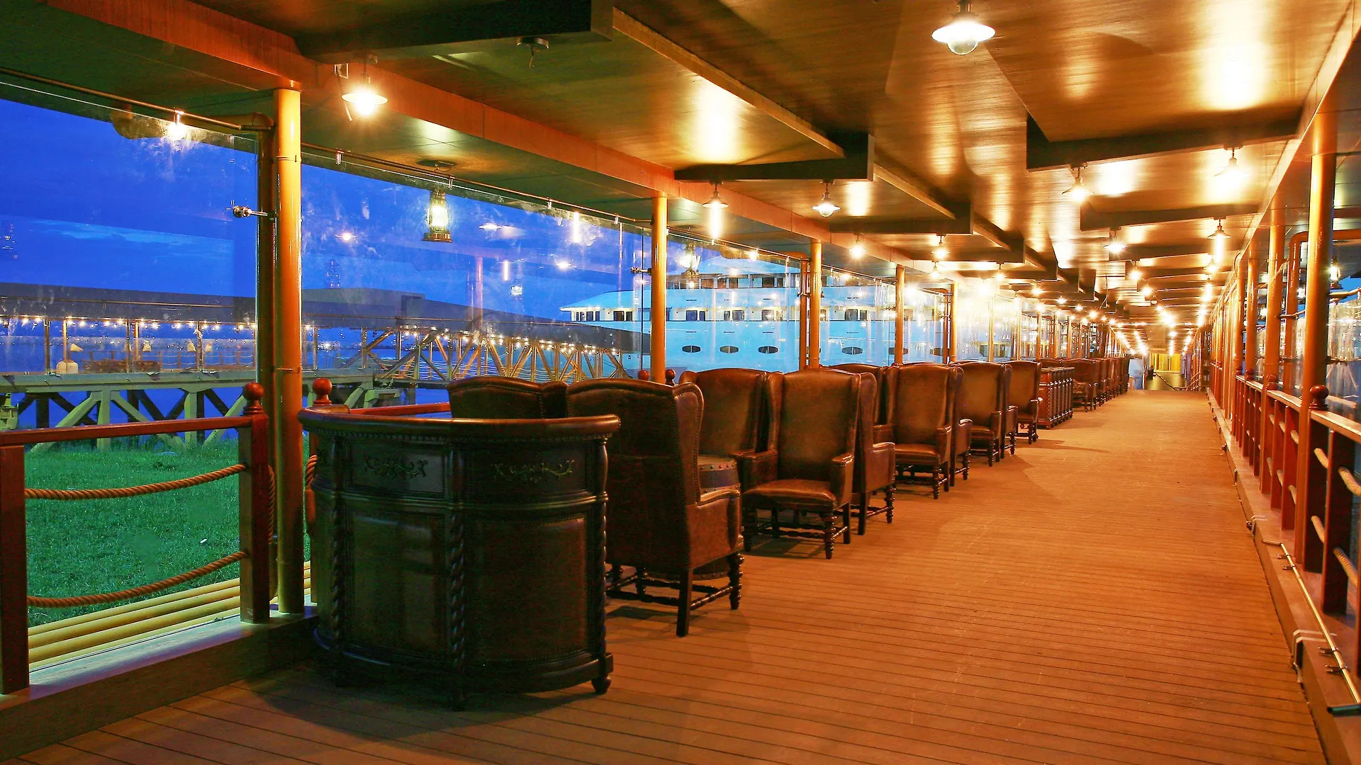 Vintage Luxury Yacht Hotel Yangon Botel