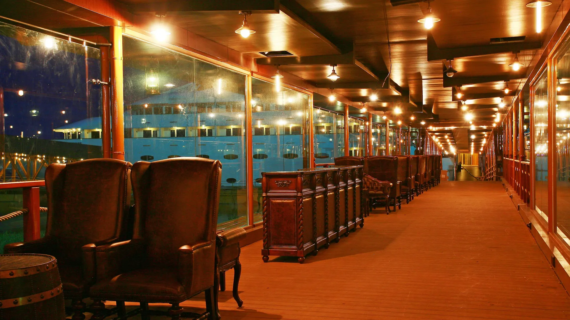 Botel Vintage Luxury Yacht Hotel Rangún