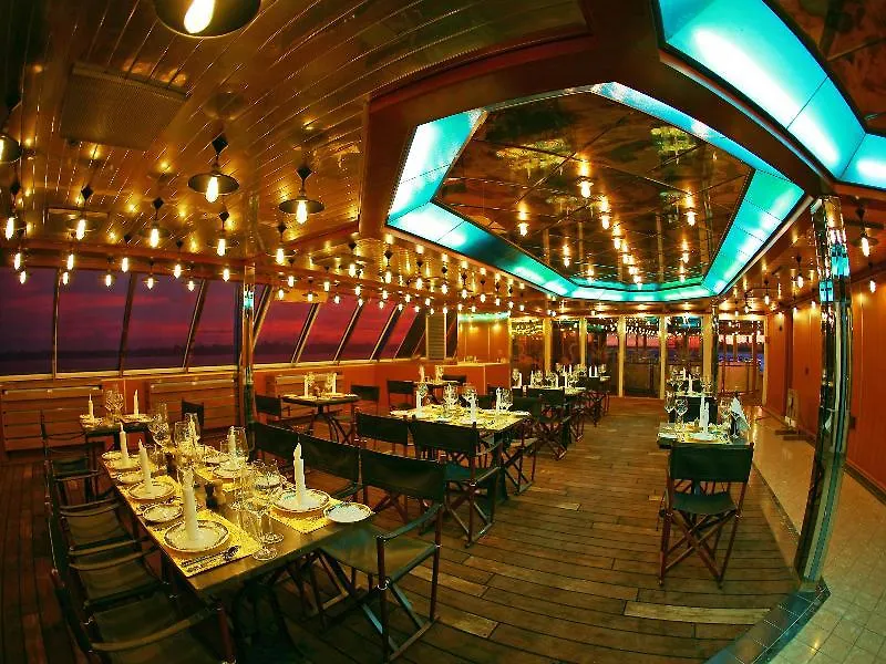 Vintage Luxury Yacht Hotel Yangon Botel