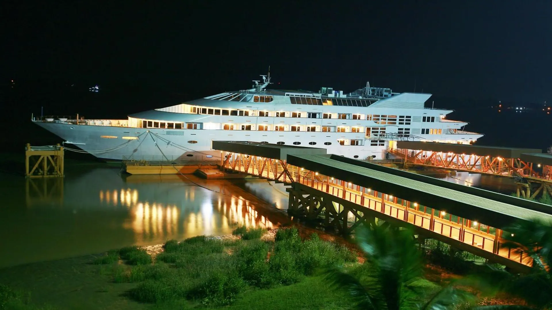 Vintage Luxury Yacht Hotel Yangon