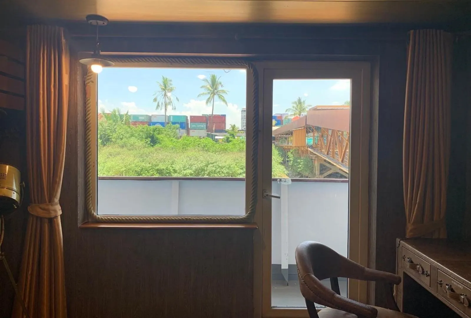 Vintage Luxury Yacht Hotel Yangon Botel