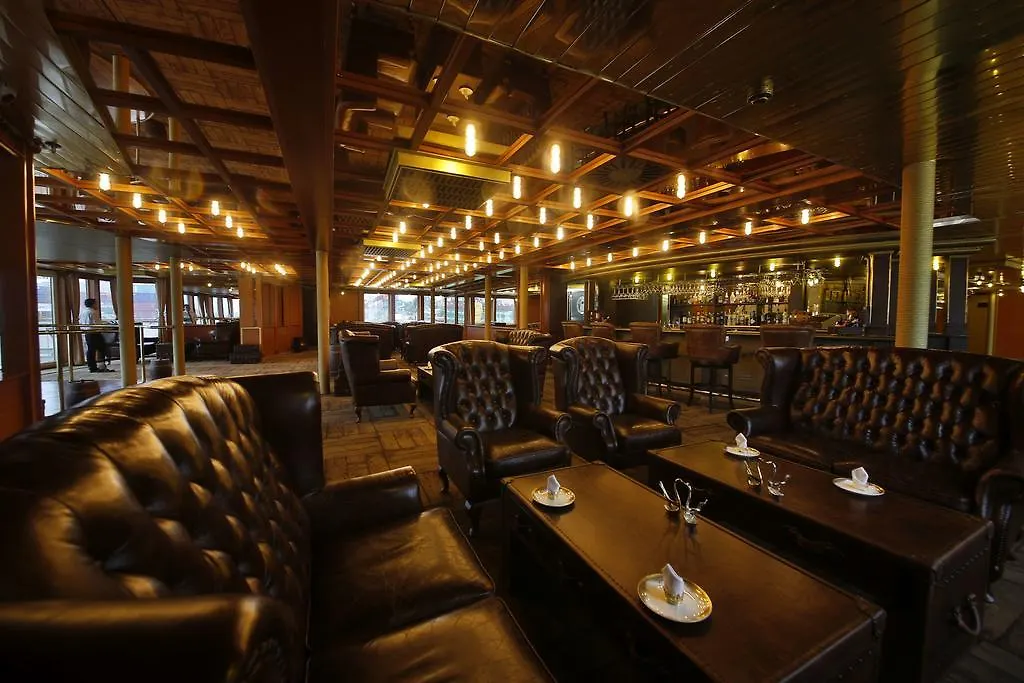 Botel Vintage Luxury Yacht Hotel Yangon