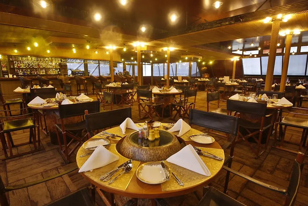 Vintage Luxury Yacht Hotel Yangon Botel