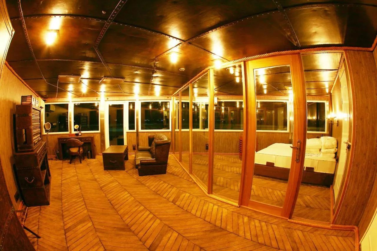 Botel Vintage Luxury Yacht Hotel Yangon