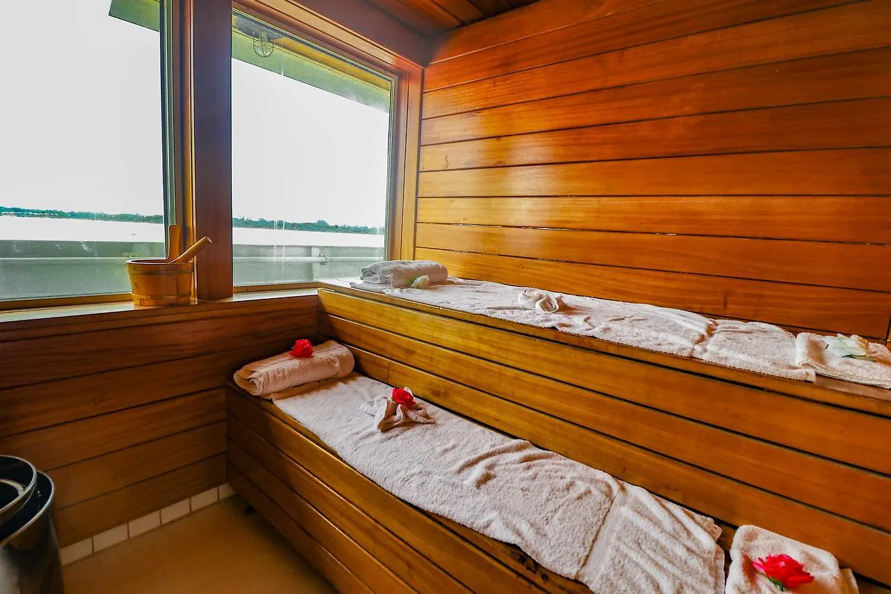 Vintage Luxury Yacht Hotel Yangon Botel