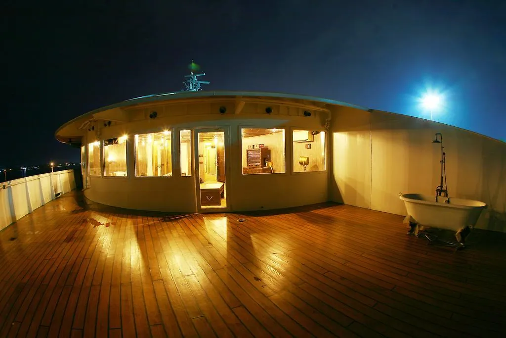 Vintage Luxury Yacht Hotel Rangún