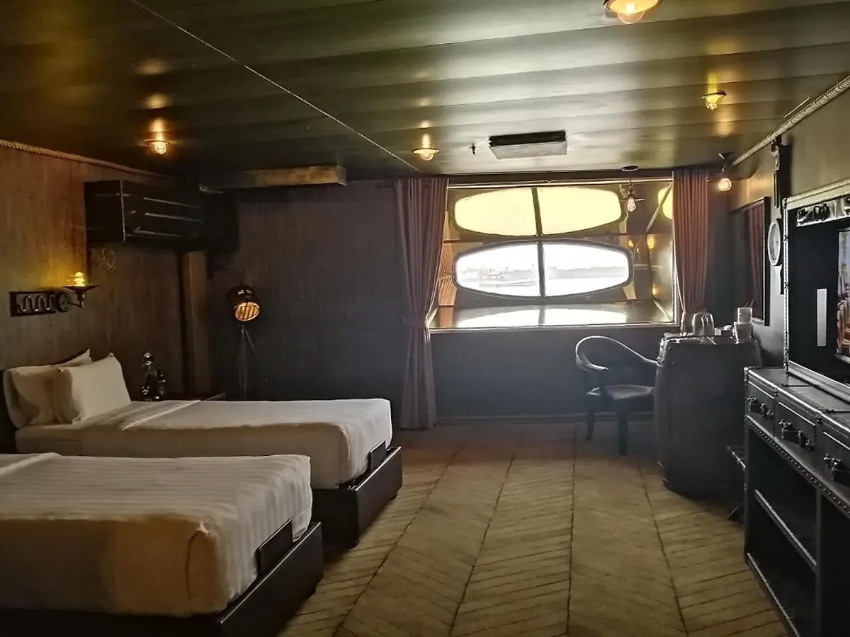 Botel Vintage Luxury Yacht Hotel Yangon